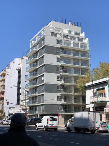 Excelente 2 Amb,muy Luminoso,a Estrenar,edificio Con Sum, Pisicina,parrillas. Digno De Ver