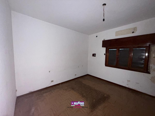 Venta De Casa 4 Ambientes Sobre Dos Lotes - Isidro Casanova