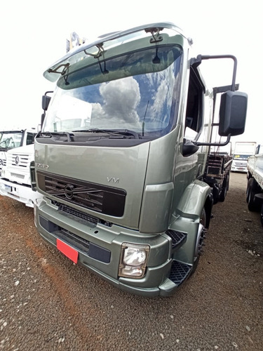 Volvo Vm 260 Cabinado Na Carroceria Ano 2011 232 Mil De Km