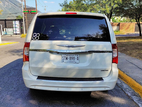 Imagen 4 de 15 de 2011 Chrysler Town & Country Limited