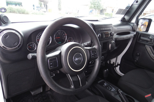 Imagen 8 de 13 de Jeep Unlimited Sport 2014