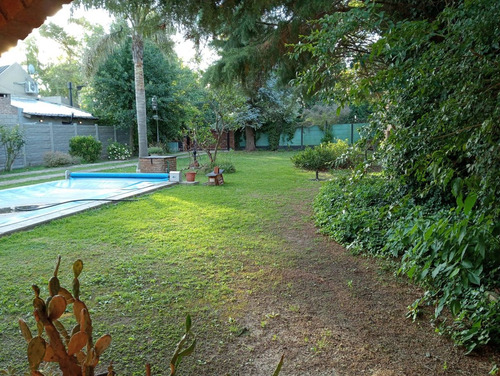 Venta Casa Quinta Sobre Peron Amplio Lote C Pileta