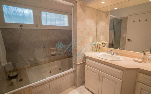 Exclusiva Residencia En Mansa- Ref: 360