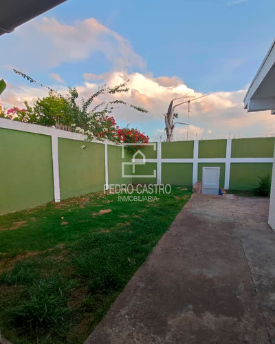 Venta Casa De Un Solo Nivel Circuito Cerrado, Urbanización Villa Asia, Puerto Ordaz, Guayana, Venezuela
