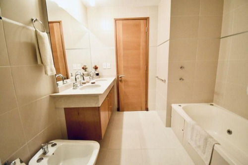 Apartamento En Venta De 2 Dormitorios En Playa Mansa
