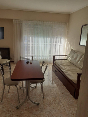 Imagen 2 de 11 de Venta Departamento De Un Ambiente A La Calle Con Balcon-mar Del Plata