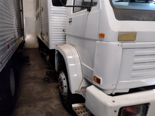 Imagem 8 de 10 de Volkswagen 12140