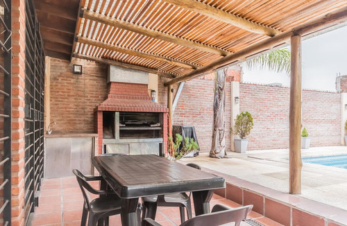 Imagen 17 de 25 de Casa De 2 Dormitorios Con Piscina En Venta En Ciudad Evita