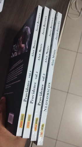Providence 1, 2, 3 + Neonomicom, De Alan Moore. Capa Dura (Usado)