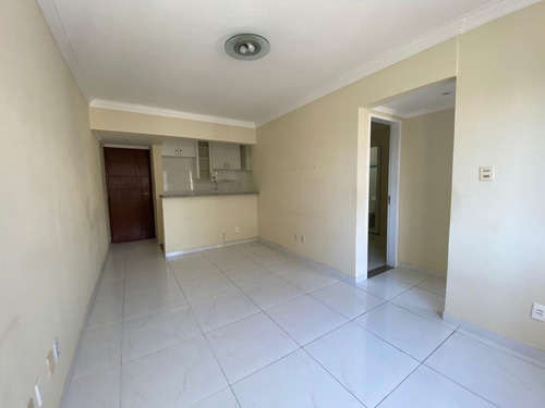 Apartamento À Venda Na Rua Engenheiro Milton Oliveira, Barra, Salvador - Ba - Liv-12165