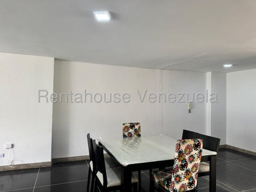 Bello Y Comodo Apartamento En Venta, En Cumbres De Curumo.
