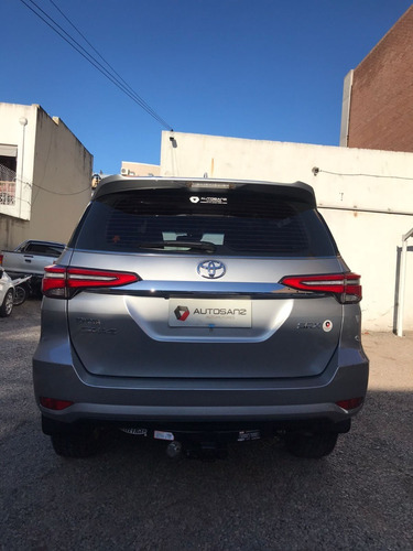 Imagen 5 de 14 de Toyota Hilux Sw4 4x4 Srx 2.8 Tdi At 7as Diesel - 2021