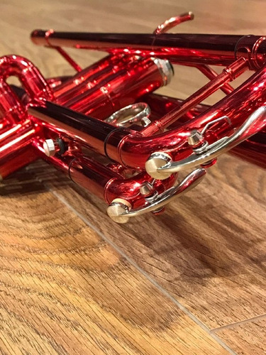 Trompeta Bb Lincoln Winds Jytr 1401rd Roja Estuche Boquilla