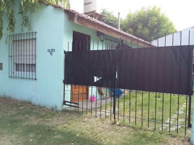 Casa 2 Con Cochera,parrilla Y Terreno,todos Los Servicios