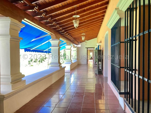 Espectacular Casa En Venta, Ubicada En Calle Cerrada Altamira Mls #23-28792