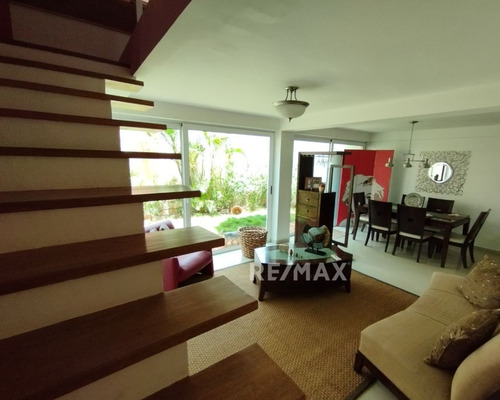 Re/max 2mil Vende, Townhouse, Conjunto Residencial Vista Del Mar, Mariño, Isla De Margarita.