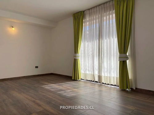 Casa Impecable En Venta En Maipú, 3 Dormitorios Y 2 Baños.