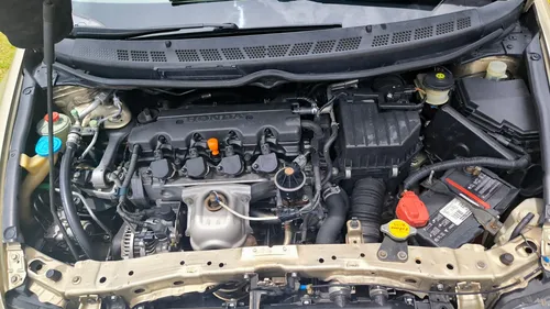 Honda Civic 1.8 Ex 4 p