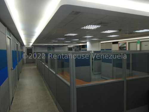 Ms: 24-6177. Vendemos Espectacular Oficina En Zona Estratégica, Ubicada En Chuao.