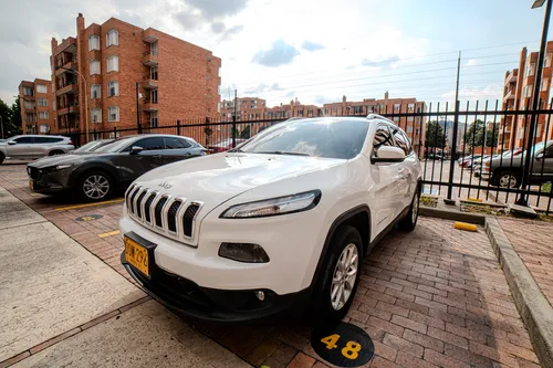 Jeep Cherokee 3.2 Longitude Plus