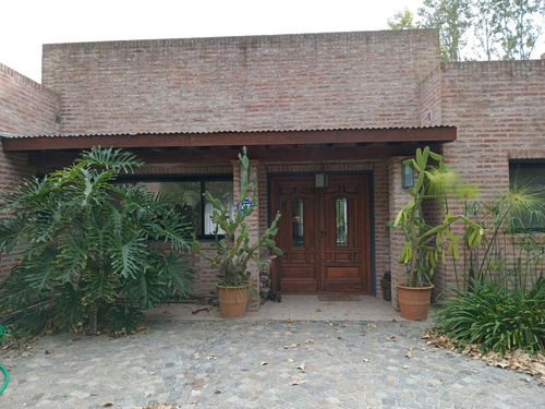 Casa En  Venta En Barrio Privado Colonia De Chacras