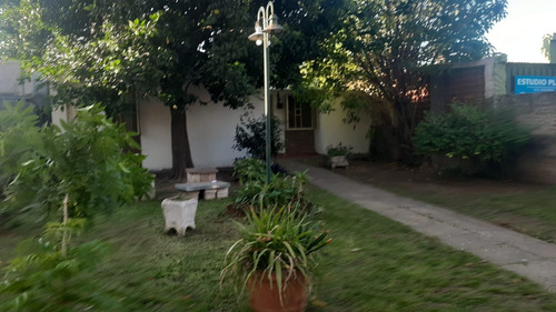 Imagen 3 de 13 de Casa En Barrio Cristalería Con Espacio Verde