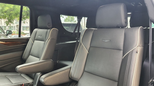 Cadillac Escalade Esv (version Larga) 2023