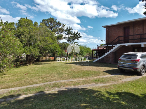 Piriápolis, Playa Hermosa. Casa En Venta A 200 Metros De La Playa. Padrón Único, 4 Dormitorios, 2 Baños