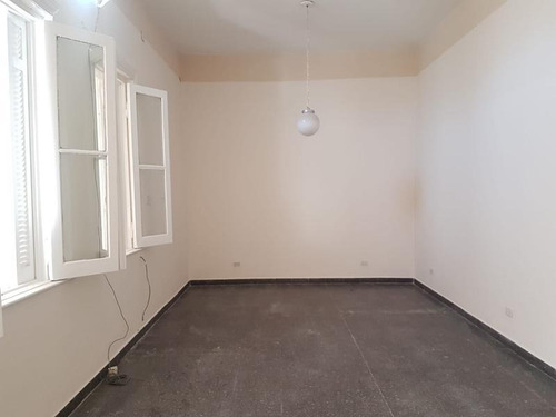 Casa En Venta En Saavedra Con Patio - Solo Para Destino Comercial / Profesional