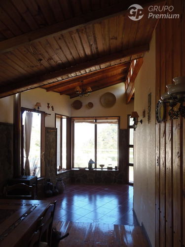 Casa En Venta De 4 Dorm. En Olmué