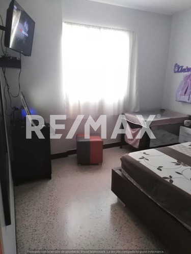 Imagen 12 de 30 de Venta De Casa En Los Cortijos De Sarria Calle La Veguita Cerca Del Teleferico