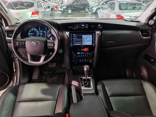 Imagem 10 de 12 de Toyota Sw4 Srx 2.8 Turbodiesel 7l 4x4 (aut)