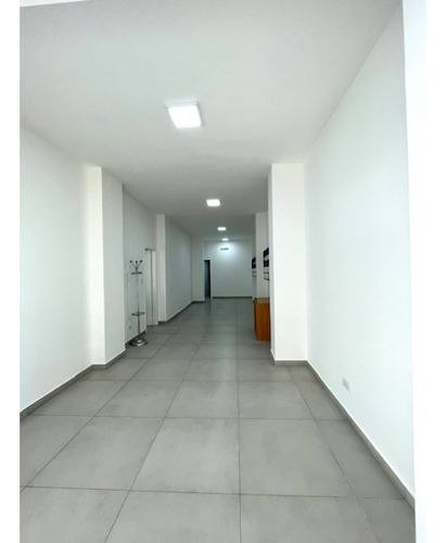 Venta En Block De 2 Locales Comerciales Reciclados. Z/ Plaza Colón.