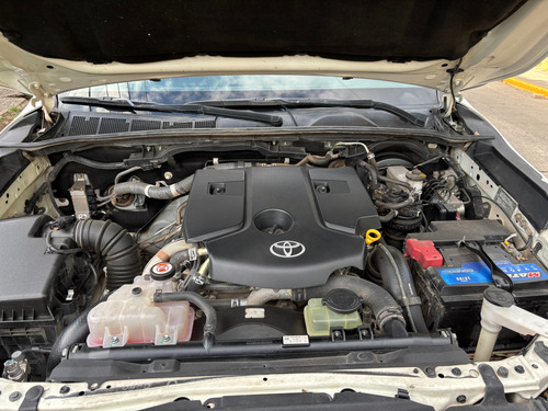 Toyota Hilux Dx 2.4/4x4