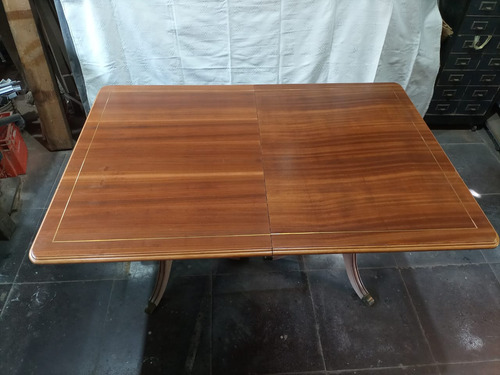 Mesa De Comedor Estilo Ingles, Dos (2) Bochas. Marrón Marrón (Usado)