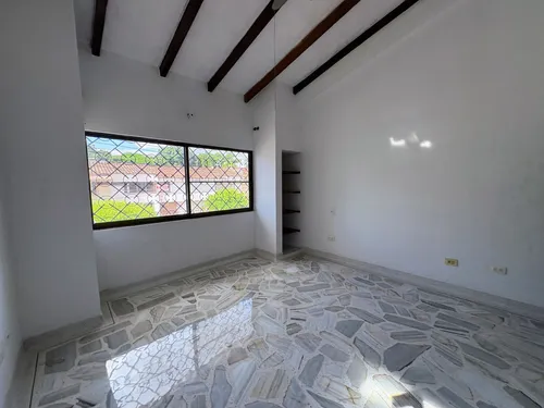 Casa En Venta En Prados Del Norte. Cod V11664