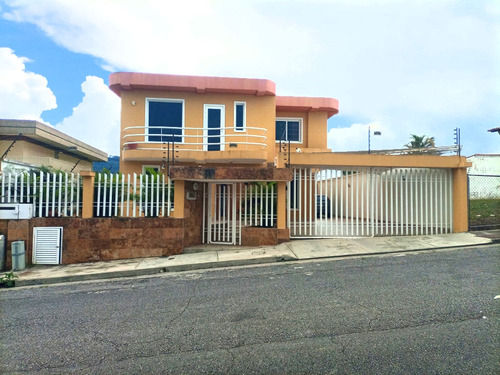 Se Vende Casa 383m2 4h/6b/4pe Los Naranjos