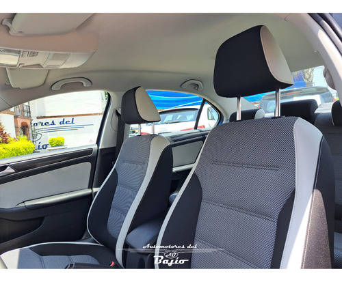 Volkswagen Jetta 2.0 L4 At