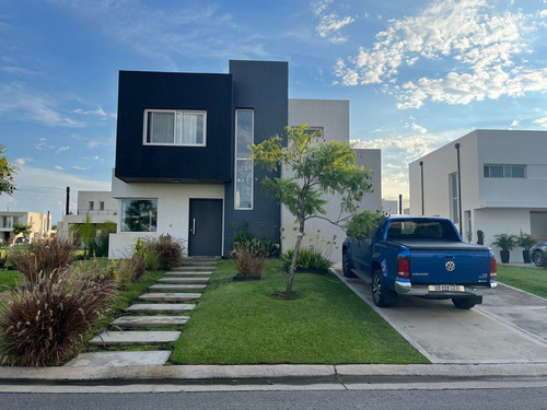 Casa  En Venta Ubicado En Castaños, Nordelta, Tigre