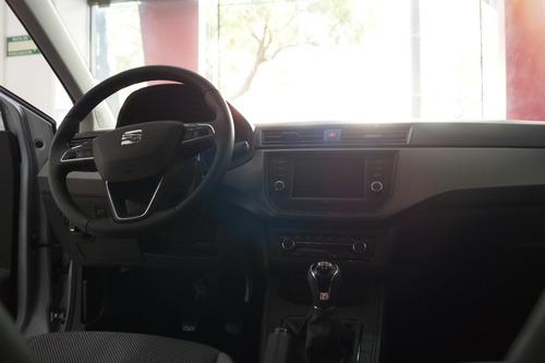 Imagen 11 de 15 de Seat Ibiza Style Plata Manual 2021