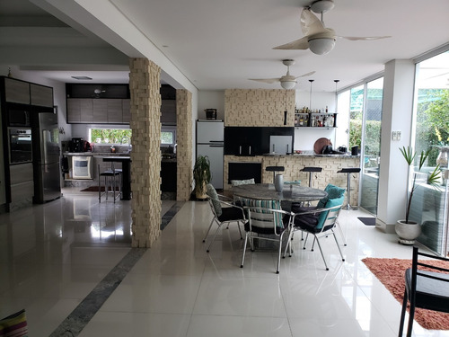 Imagem 2 de 14 de Luxuosa Casa Em Condomínio Fechado