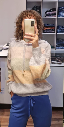 Imagem 2 de 3 de Blusa Tricot Com Capuz Lilás Com Cadarço Malhas Cidas