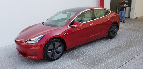Imagen 1 de 8 de Tesla Model 3