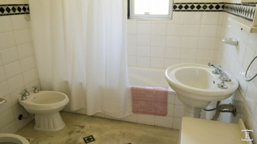 Casa En Venta De 3 Dormitorios En Club De Mar (ref: Est-21)