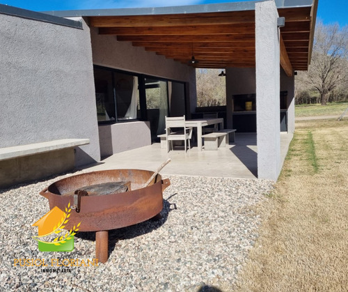 Casa Moderna En Potrerillo De Larreta