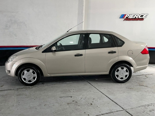 Imagen 3 de 19 de Ford Fiesta 1.6 Max Ambiente 2005