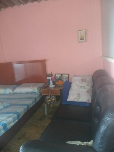 Terreno Com 3 Casas Sendo Uma Com 2 Cômodos E 2 Com 3 Cômodo