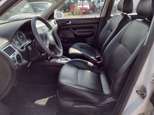 Imagen 4 de 10 de Volkswagen Jetta Clásico 2011 2.0 Gl Tiptronic At