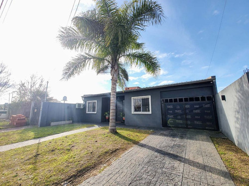 Casa 4 Ambientes En Venta En Bosques Con Pileta