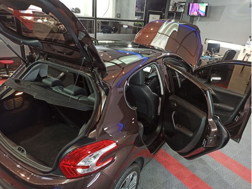 Imagen 9 de 15 de Peugeot 208 1.6 Feline Pack Cuir 2014